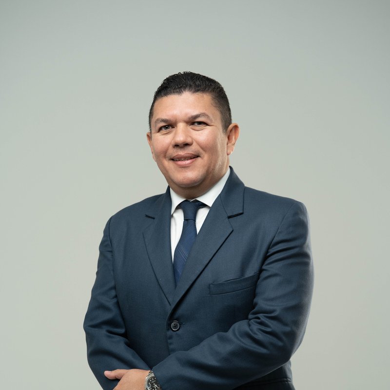 Dr. Javier de la Hoz